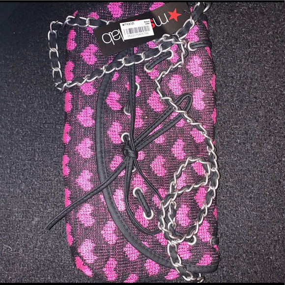 Macy’s Knitted Heart Cross Body Purse - Picture 3 of 6